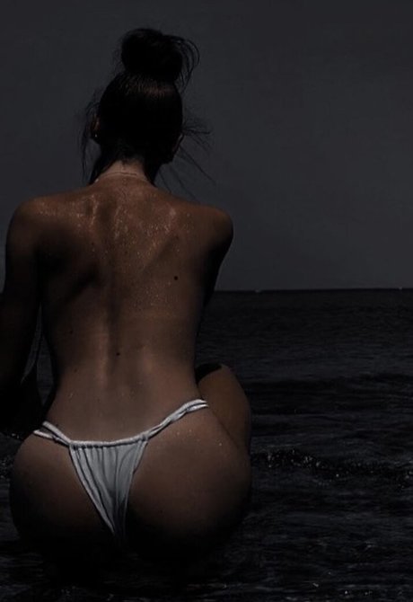 Naakte gelekte OnlyFans-foto van Lalumi