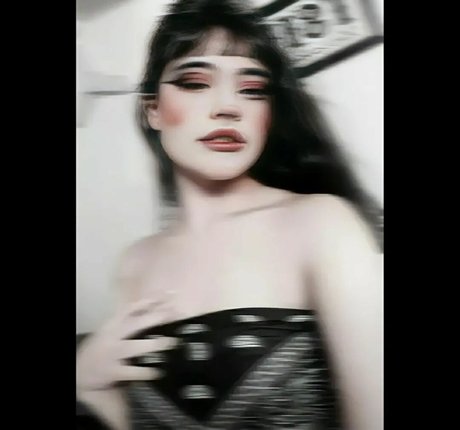 Naakte gelekte OnlyFans-foto van Ssk8tergirl