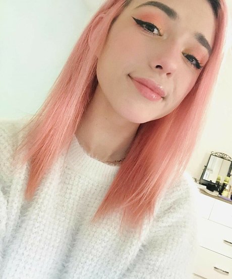 Naakte gelekte OnlyFans-foto van Shubble