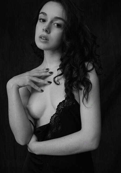 Naakte gelekte OnlyFans-foto van Mademoiselleoz