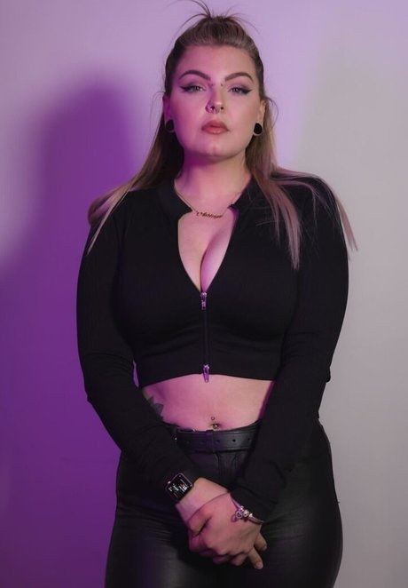 Naakte gelekte OnlyFans-foto van Ashleigh Harris