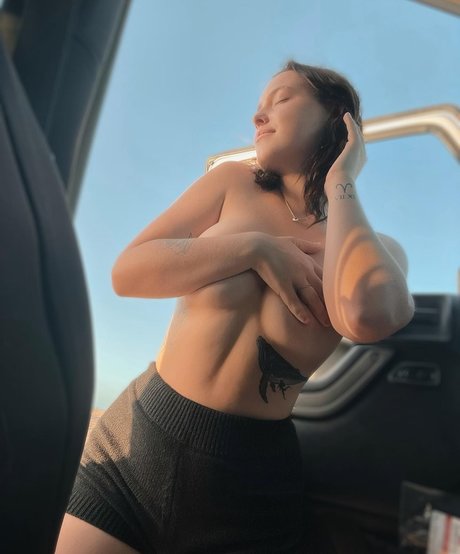 Naakte gelekte OnlyFans-foto van Eden Mck