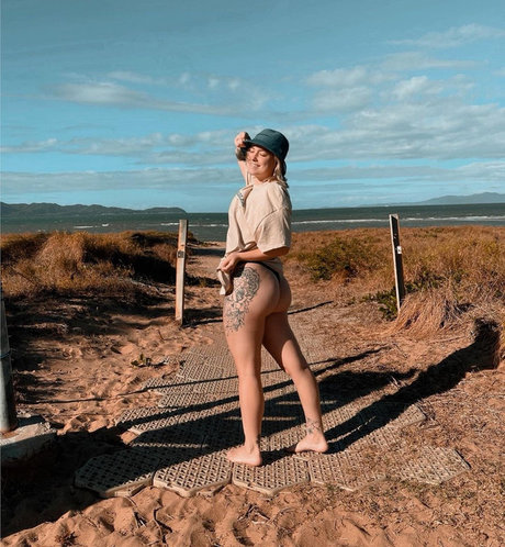 Naakte gelekte OnlyFans-foto van Eden Mck
