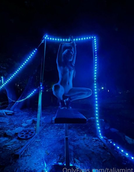 Naakte gelekte OnlyFans-foto van Toykat
