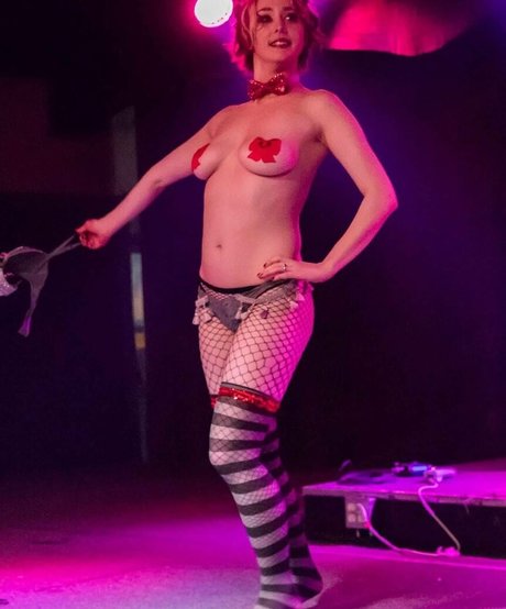 Naakte gelekte OnlyFans-foto van Pippsy Pinwheel
