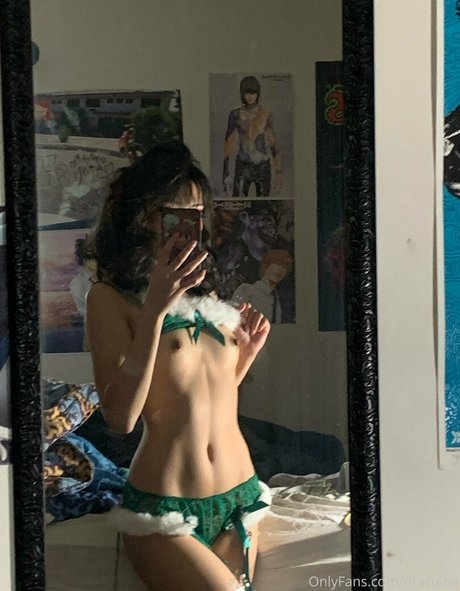 Naakte gelekte OnlyFans-foto van Lina Dracuina