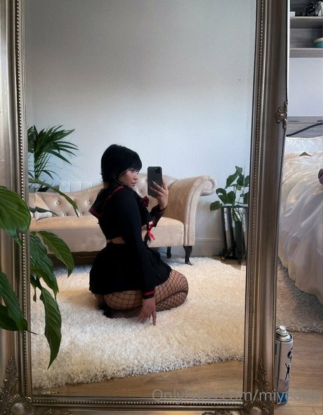 Naakte gelekte OnlyFans-foto van Miyeorie