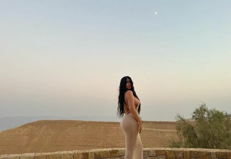Naakte gelekte OnlyFans-foto van Esther Ng