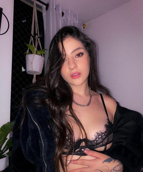 Naakte gelekte OnlyFans-foto van Lanaph