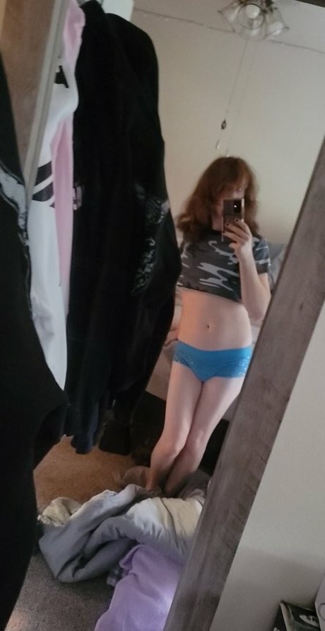 Naakte gelekte OnlyFans-foto van Nixie Fuze