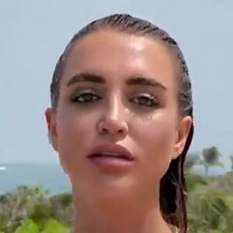 Naakte gelekte OnlyFans-foto van Georgia Harrison