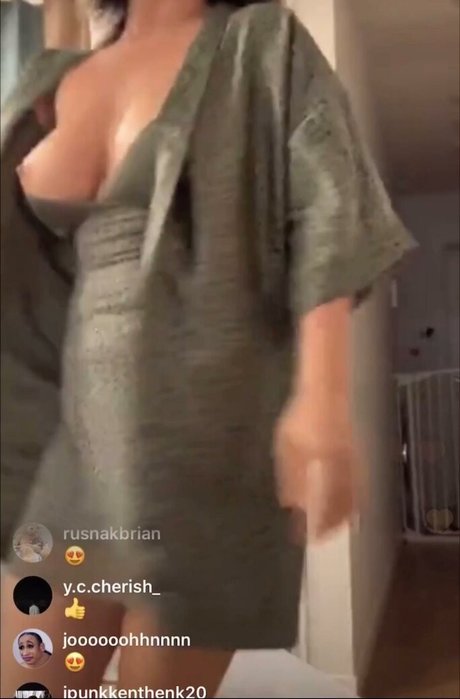 Naakte gelekte OnlyFans-foto van Juasicko