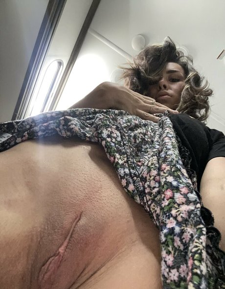 Naakte gelekte OnlyFans-foto van Lea Gambit