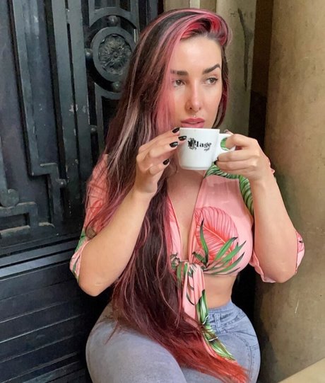 Naakte gelekte OnlyFans-foto van Faby Mendes