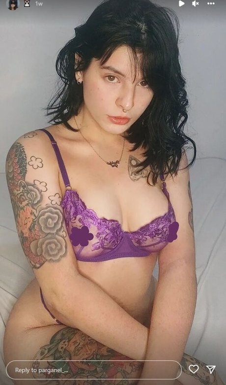 Naakte gelekte OnlyFans-foto van Parganel
