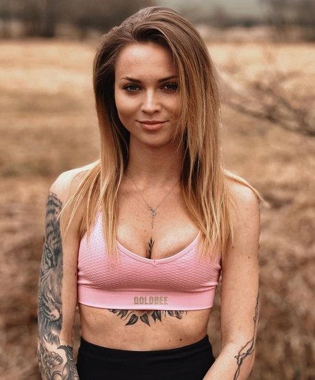 Naakte gelekte OnlyFans-foto van Lussy