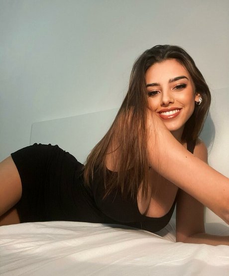 Naakte gelekte OnlyFans-foto van Valeria Conca