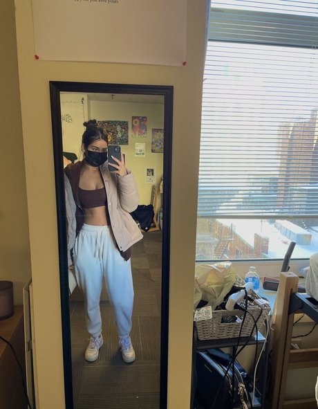 Naakte gelekte OnlyFans-foto van Nglnicole