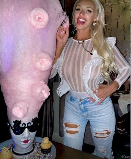 Naakte gelekte OnlyFans-foto van Cass Holland