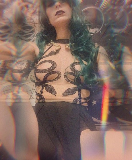 Naakte gelekte OnlyFans-foto van Ripleyshaine