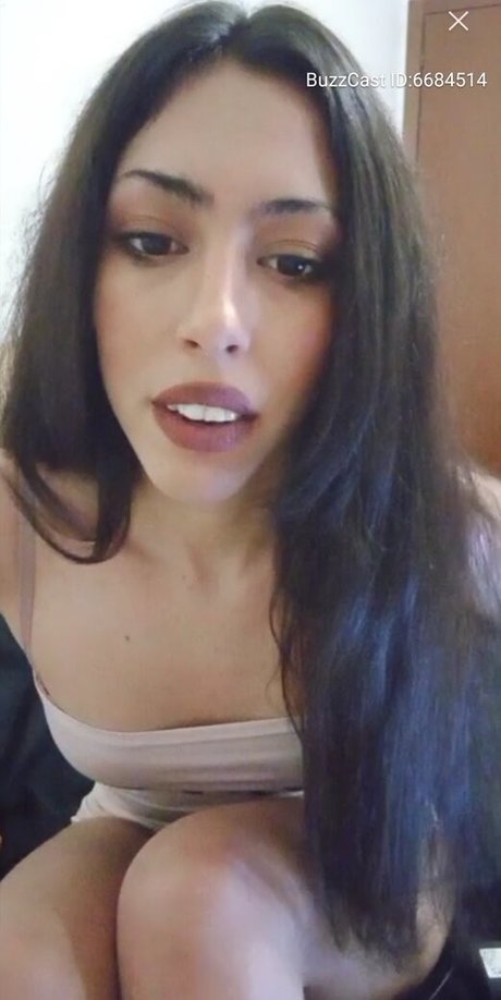 Naakte gelekte OnlyFans-foto van Nemesi