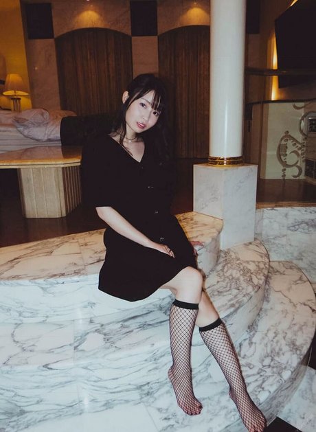 Naakte gelekte OnlyFans-foto van Aika Yumeno