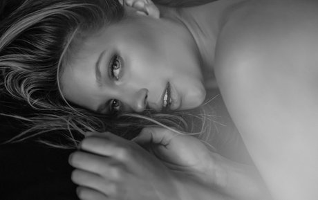 Naakte gelekte OnlyFans-foto van Paige Watkins