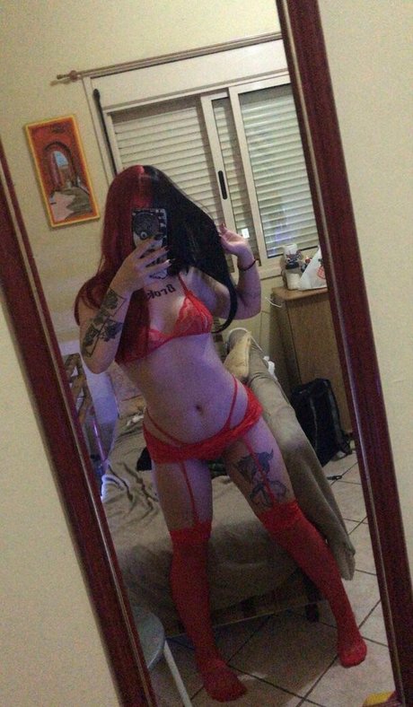 Naakte gelekte OnlyFans-foto van Mitywee Mitywee