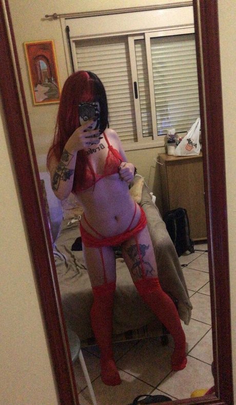 Naakte gelekte OnlyFans-foto van Mitywee Mitywee