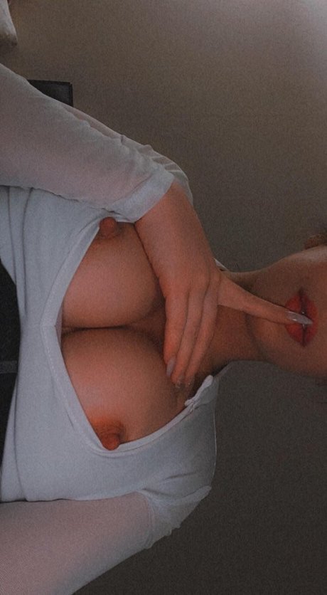 Naakte gelekte OnlyFans-foto van Alexis Pierce