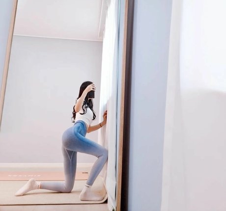 Naakte gelekte OnlyFans-foto van Luluet