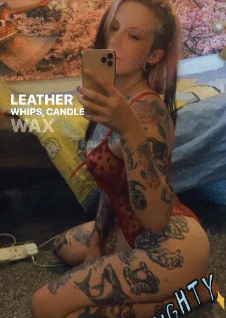Naakte gelekte OnlyFans-foto van Mamaherbz