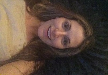 Naakte gelekte OnlyFans-foto van Olivia Lee