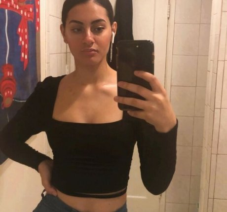 Naakte gelekte OnlyFans-foto van Cashgodmeme