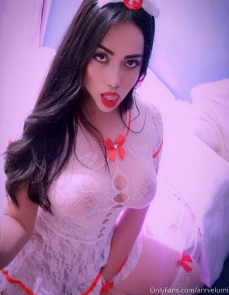 Naakte gelekte OnlyFans-foto van Annie Luminoso