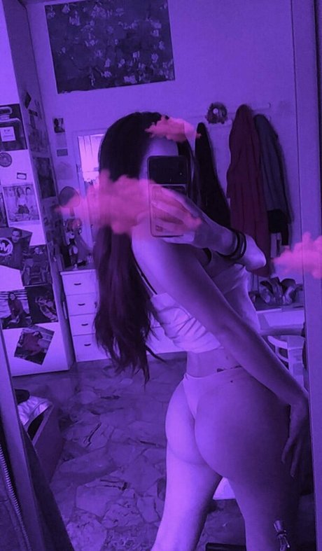Naakte gelekte OnlyFans-foto van Roxanax Sg