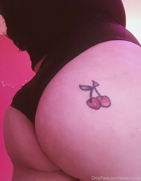 Naakte gelekte OnlyFans-foto van Feralcherub Kewpiedoll
