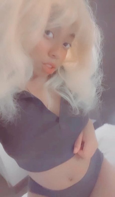 Naakte gelekte OnlyFans-foto van Bunniiwife
