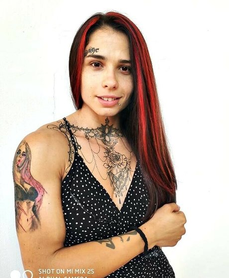 Naakte gelekte OnlyFans-foto van Mira Cuckold