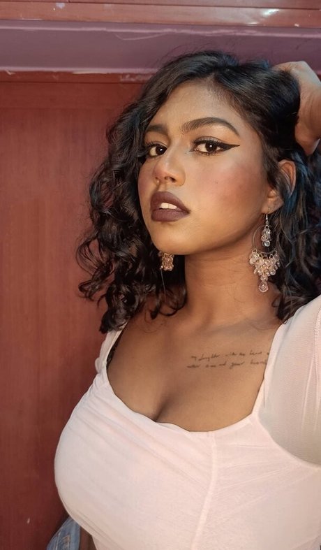 Naakte gelekte OnlyFans-foto van Keepinitnejm