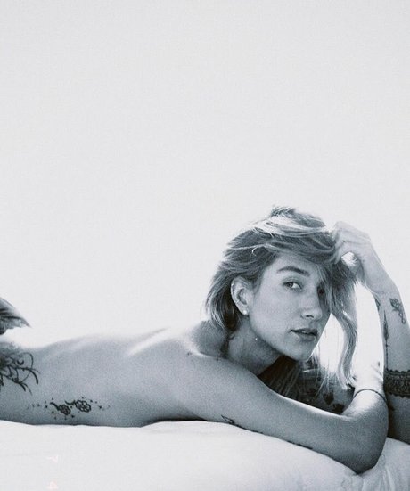 Naakte gelekte OnlyFans-foto van Gabriela Pugliesi