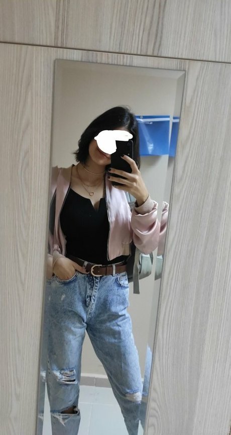 Naakte gelekte OnlyFans-foto van Eceturkishangel