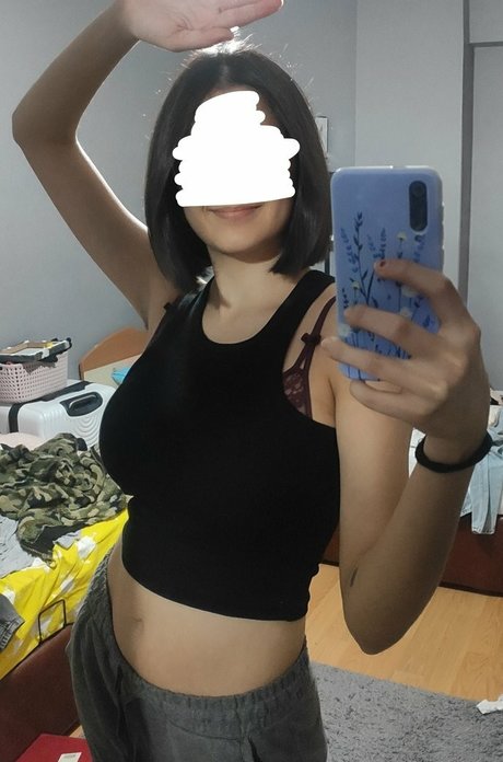 Naakte gelekte OnlyFans-foto van Eceturkishangel