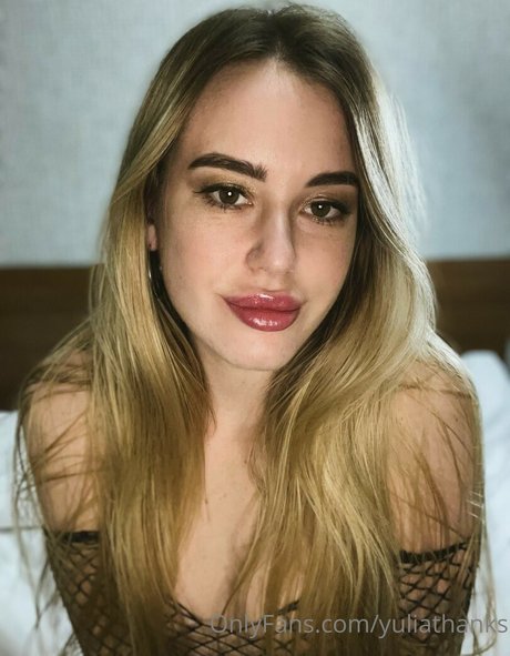 Naakte gelekte OnlyFans-foto van Yulia Thanks