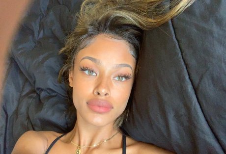 Naakte gelekte OnlyFans-foto van Vinetria
