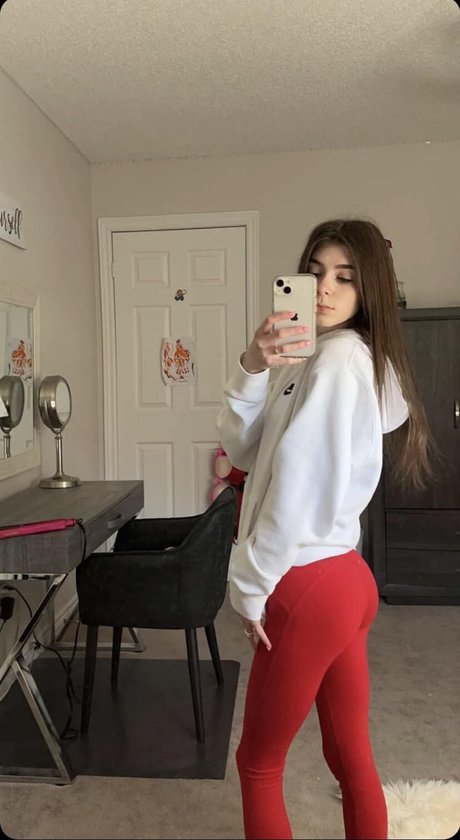 Naakte gelekte OnlyFans-foto van Katie Isnor