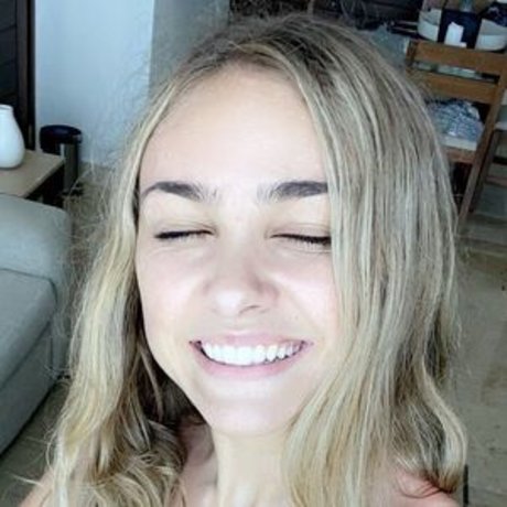 Naakte gelekte OnlyFans-foto van Ariana Lee