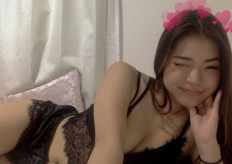 Naakte gelekte OnlyFans-foto van Yukipinkymoon