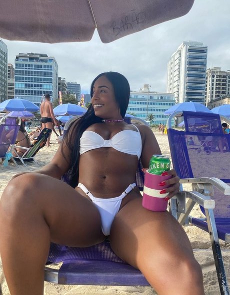 Naakte gelekte OnlyFans-foto van Thami Souza