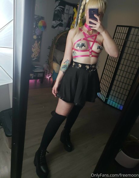 Naakte gelekte OnlyFans-foto van Moonirl
